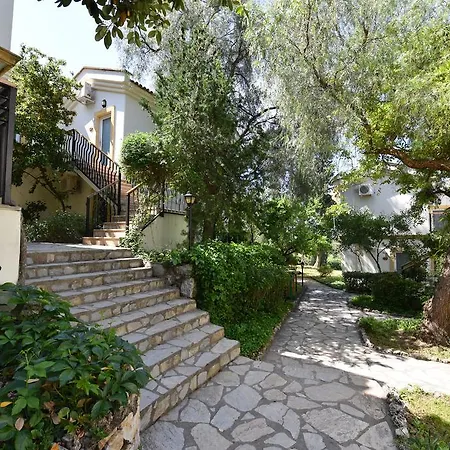 Artemisia Royal Park Club 3* אולודניץ