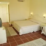 Artemisia Royal Park Club